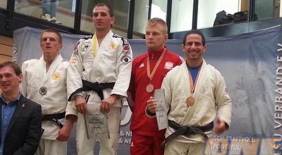 אורן לוין עם מדליית הארד (אלי לאור) (ONE)