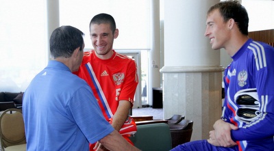 הקפטן, טאראס בורלאק (באדום) (יניב גונן)