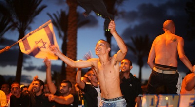 אוהדי בית&qout;ר ירושלים מפגינים (יוסי ציפקיס) אוהדי בית&qout;ר ירושלים מפגינים (יוסי ציפקיס)