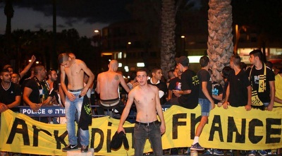 אוהדי בית&qout;ר ירושלים מפגינים (יוסי ציפקיס) אוהדי בית&qout;ר ירושלים מפגינים (יוסי ציפקיס)