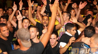 אוהדי בית&qout;ר ירושלים מפגינים (רויטרס) אוהדי בית&qout;ר ירושלים מפגינים (רויטרס)