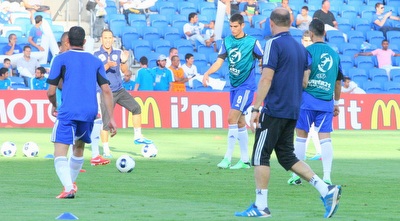 נבחרת ישראל עורכת חימום (משה חרמון)