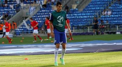 ניר ביטון בחימום. שחקן המפתח (חגי ניזרי)