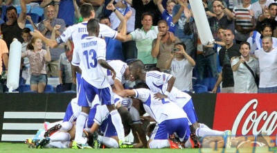 הנבחרת חוגגת את השער של תורג´מן. יש חיים על הספסל (חגי ניזרי) הנבחרת חוגגת את השער של תורג´מן. יש חיים על הספסל (חגי ניזרי)