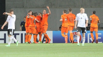 שחקני הולנד חוגגים (חגי ניזרי) שחקני הולנד חוגגים (חגי ניזרי)