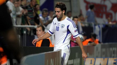 גולסה יורד מהמגרש אחרי שראה את הכרטיס האדום (יניב גונן)