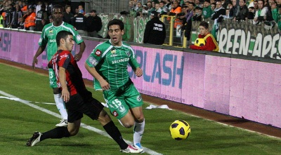 רן אבוקרט מול אייל גולסה. תחרות על חולצת ההרכב (עמית מצפה)