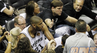 דאנקן אומר שלום לצלמים (רויטרס)