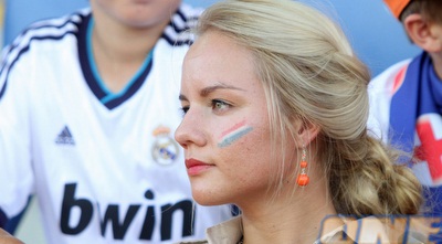 אוהדת הולנדית (חגי ניזרי) אוהדת הולנדית (חגי ניזרי)