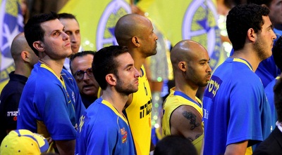 סמית´ מאוכזב עם החברים. והוא עוד רוצה מיליון דולר? (שי לוי) סמית´ מאוכזב עם החברים. והוא עוד רוצה מיליון דולר? (שי לוי)