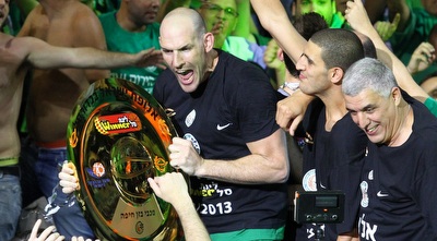 קוז´יקרו מניף צלחת. מגיע לו (שי לוי) קוז´יקרו מניף צלחת. מגיע לו (שי לוי)