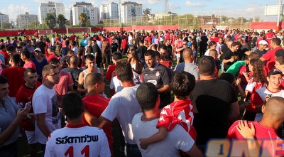 אוהדי הפועל ת&qout;א (יוסי ציפקיס)