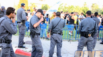 שוטרים בהפגנה (משה חרמון)