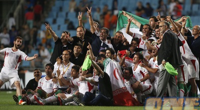 האיראנים חוגגים (רויטרס)