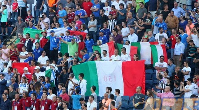 האוהדים האיטלקים הגיעו מצויידים (יוסי ציפקיס) האוהדים האיטלקים הגיעו מצויידים (יוסי ציפקיס)