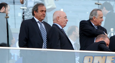 מישל פלאטיני משגיח מקרוב (חגי ניזרי) מישל פלאטיני משגיח מקרוב (חגי ניזרי)