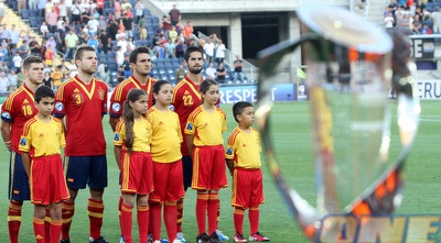 שחקני ספרד צופים אל הגביע (חגי ניזרי) שחקני ספרד צופים אל הגביע (חגי ניזרי)