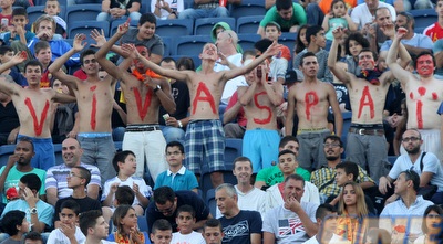 אוהדי ספרד הגיעו מוכנים (חגי ניזרי) אוהדי ספרד הגיעו מוכנים (חגי ניזרי)