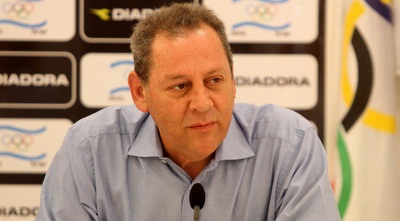 יגאל כרמי. בירך את שחר צוברי ושאר השייטים (חגי ניזרי)