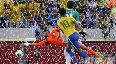 ניימאר בועט לרשת (רויטרס)