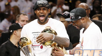 ווייד ולברון. יתחילו למסור לאודן מתחת לסלים? (רויטרס)