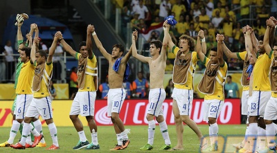 שחקני ברזיל חוגגים. עלייה בדרך למונדיאל (רויטרס)