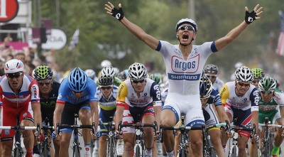 קיטל מאושר על קו הסיום (רויטרס) קיטל מאושר על קו הסיום (רויטרס)