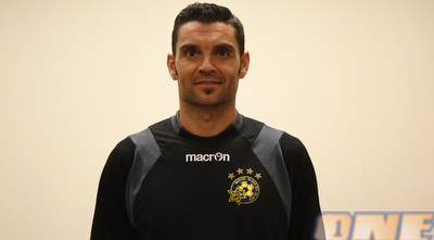 חואן פאבלו קולינאס (האתר הרשמי ל מכבי ת&qout;א) (ONE)