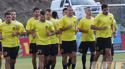 אבירם ברוכיאן עם חבריו באימון בית&qout;ר (גיא בן זיו)