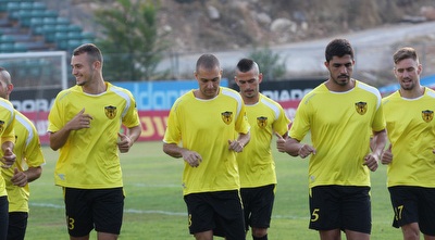 אבירם ברוכיאן עם חבריו באימון בית&qout;ר (גיא בן זיו)