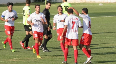 שחקני הפועל ב&qout;ש חוגגים (משה חרמון)