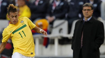 מרטינו צופה בניימאר (רויטרס) מרטינו צופה בניימאר (רויטרס)