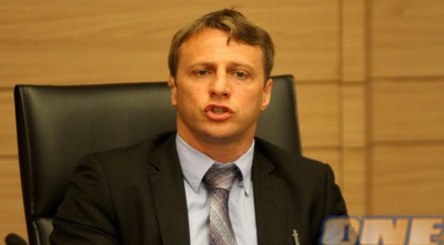 יואב רזבוזוב (חגי ניזרי) יואב רזבוזוב (חגי ניזרי)