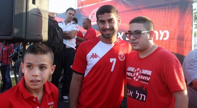 גורדנה עושה פוזות למצלמה (חגי ניזרי)