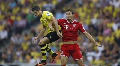 לבנדובסקי מול ואן בויטן. בשנה הבאה ביחד (רויטרס) לבנדובסקי מול ואן בויטן. בשנה הבאה ביחד (רויטרס)