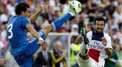 לאבצי ופפה נאבקים על הכדור (רויטרס)