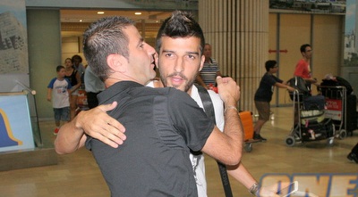 קנדה קיבל חיבוק (משה חרמון)