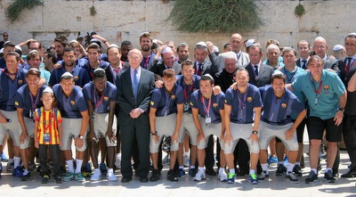 תמונה קבוצתית בכותל (משה חרמון)