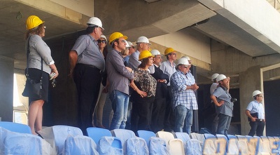 צופים בבנייה בסמי עופר. כולם מחכים (עיריית חיפה) צופים בבנייה בסמי עופר. כולם מחכים (עיריית חיפה)