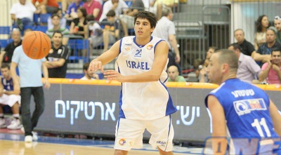 טל קרפלס במדי נבחרת העתודה  (משה חרמון)