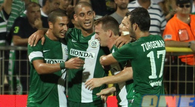 שחקני מכבי חיפה חוגגים (עמית מצפה) שחקני מכבי חיפה חוגגים (עמית מצפה)