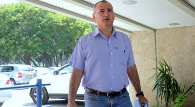 רביב ספיר (יניב גונן)