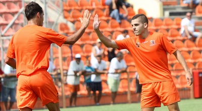 חדד ועגייב (חגי ניזרי) חדד ועגייב (חגי ניזרי)