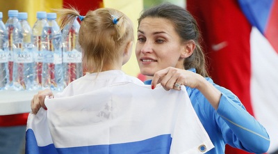 אנה צ´יצ´רובה עם הבת שלה (רויטרס)