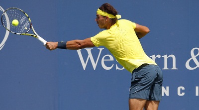 רפאל נדאל. לא הצליח לשבור את איסנר (רויטרס) רפאל נדאל. לא הצליח לשבור את איסנר (רויטרס)