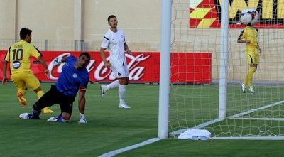 ברק יצחקי שם את הכדור בשער (יניב גונן)