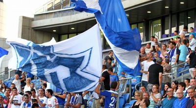 אוהדי מכבי פ&qout;ת מביעים תמיכה (שי לוי)