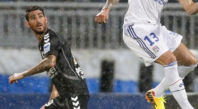 אלירן עטר מסתכל על מיגל לופז (רויטרס) אלירן עטר מסתכל על מיגל לופז (רויטרס)