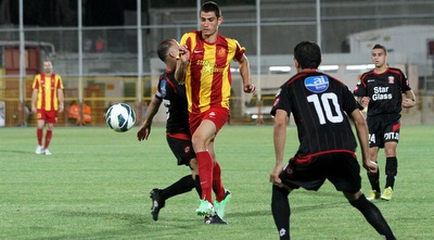 ניר ביטון במדי אשדוד מול חלאיילה (חגי ניזרי) ניר ביטון במדי אשדוד מול חלאיילה (חגי ניזרי)