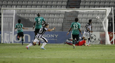 פאוק משווה בפעם הראשונה (רויטרס) פאוק משווה בפעם הראשונה (רויטרס)